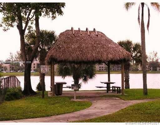 Building Photo - 216 Lake Pointe Dr