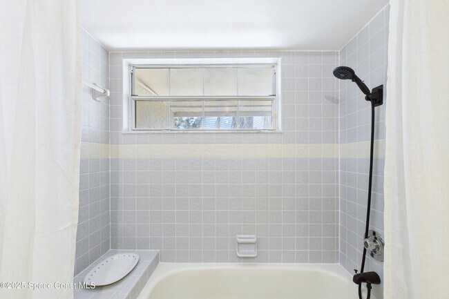 Building Photo - 2293 Venetia Pl