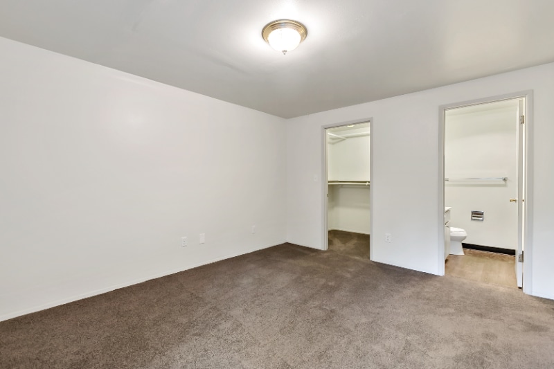 Building Photo - 12520 Roosevelt Way NE
