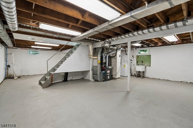 Building Photo - 124 Holmes Oval S