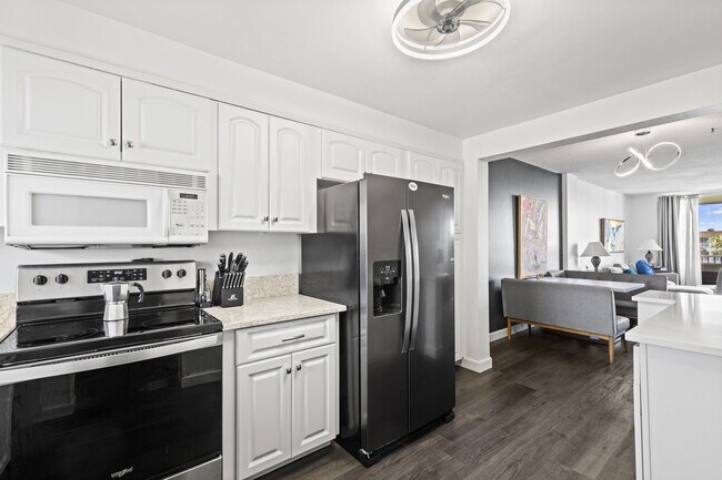 Building Photo - 100 Paradise Harbour Blvd