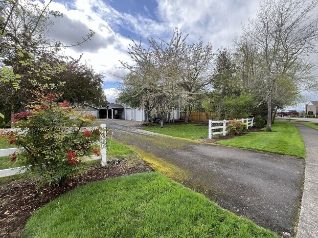 Building Photo - Comfortable Living in Bethany with Two Separate Units, Expansive 0.45-Acre Lot & Versatile Detach...