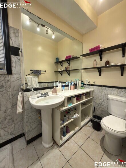 Building Photo - 56 Park Vale Ave