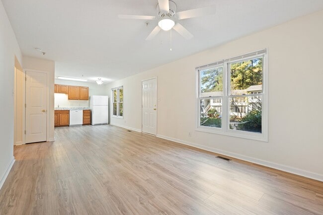 Building Photo - Carrboro 2 Bedroom/1Bathroom Unit! Late June move in!