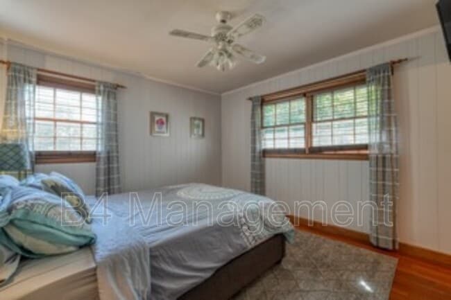 Building Photo - 524 Overland Dr