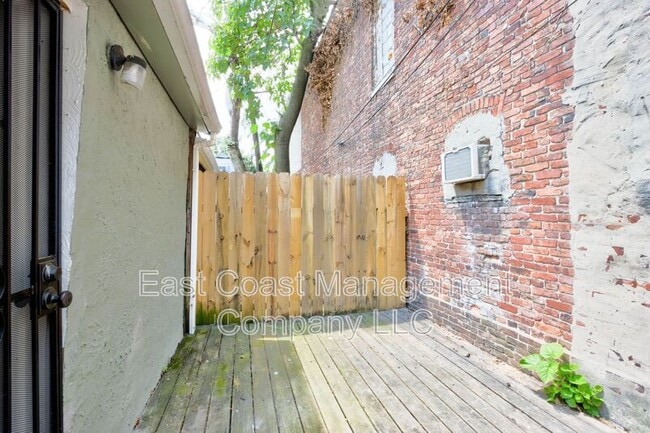 Building Photo - 122 S Carey St