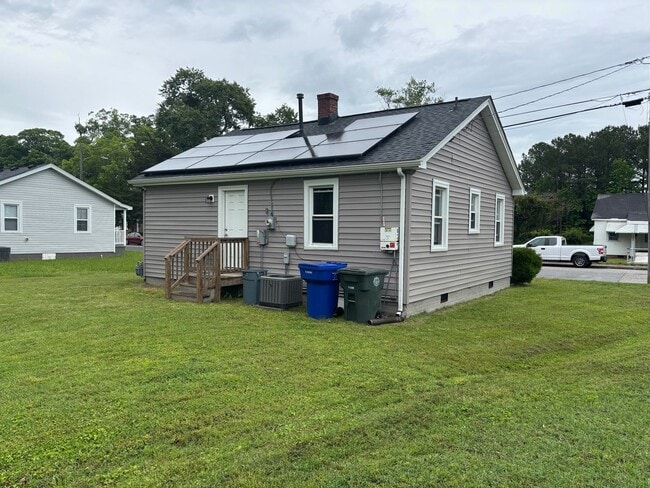 Building Photo - 2 Bedroom 1 Bathroom Single family Ranch l...