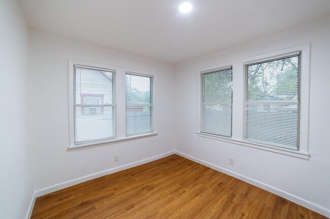 Building Photo - 1946 Nolan St