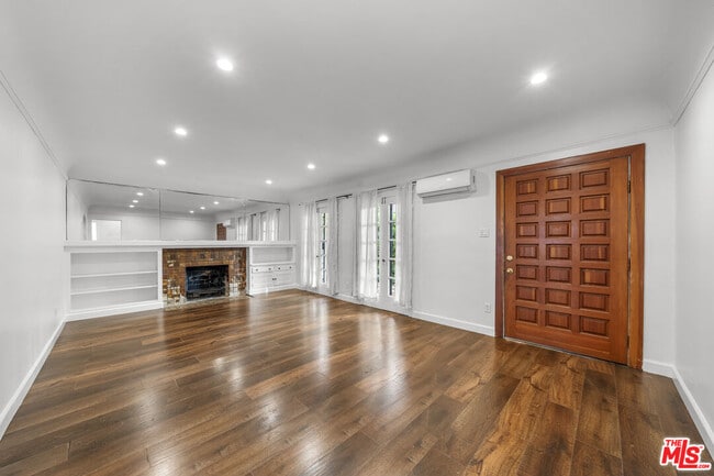 Building Photo - 369 S Virgil Ave