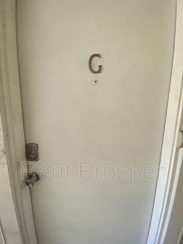 Building Photo - 304 Cherokee Ct