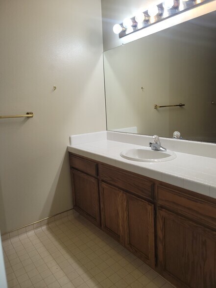 Building Photo - 1058 Padre Dr