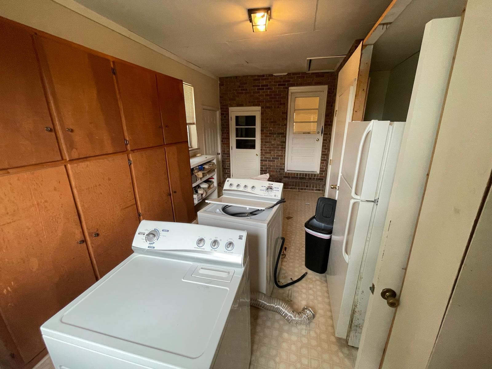 Bonus room: includes extra refrigerator, cabinets & shelves (will be cleaned) - 1936 Ashmore Ave