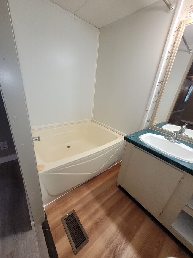 Building Photo - 2 Bedroom Mobile Home New Holland