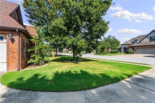 Building Photo - 4602 W Warbal Trail