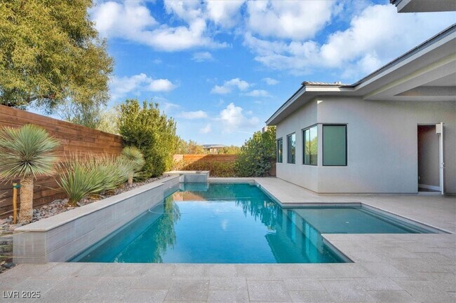 Building Photo - 32 Hunting Horn Dr