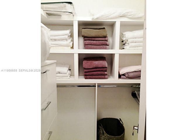 Building Photo - 100 Lincoln Rd