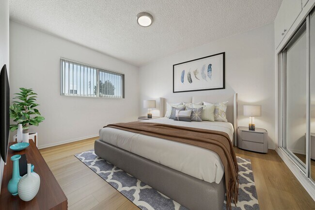 Building Photo - 317 Western Ave