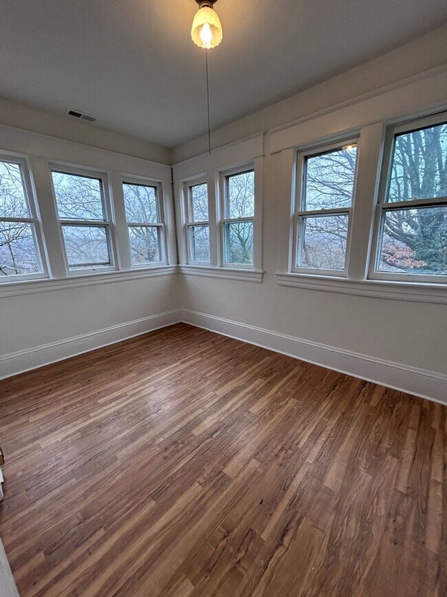 Building Photo - Renovated Victorian with historic touches & huge yard!