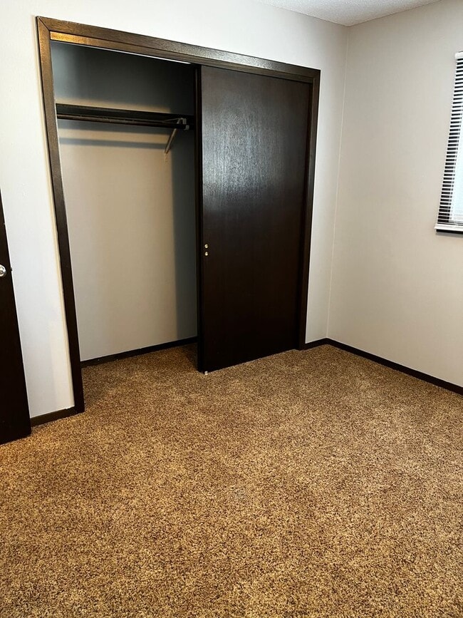 Building Photo - 3 Bed/3 Bath with Fenced in Yard!