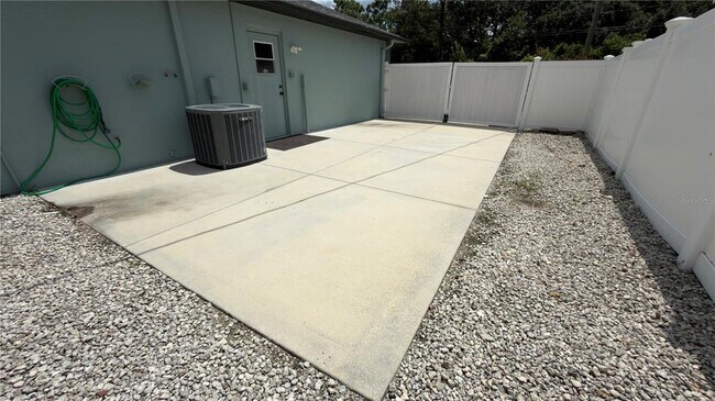 Building Photo - 2469 Lackland Ave