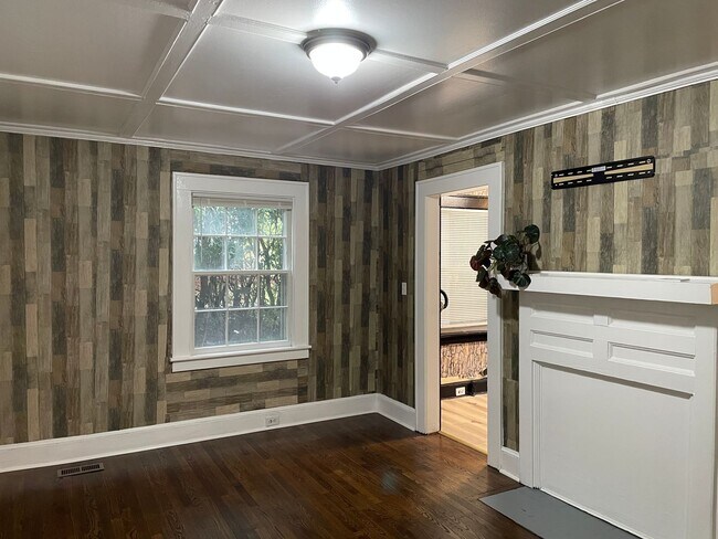 Building Photo - 907 Cherokee Ave