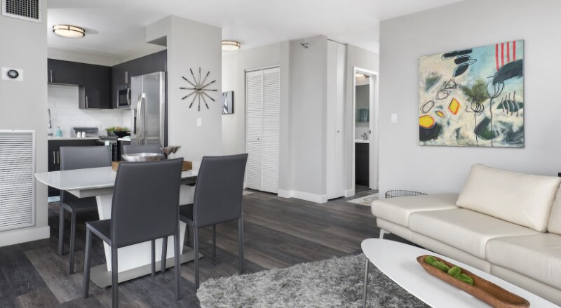 Building Photo - 903 N State St