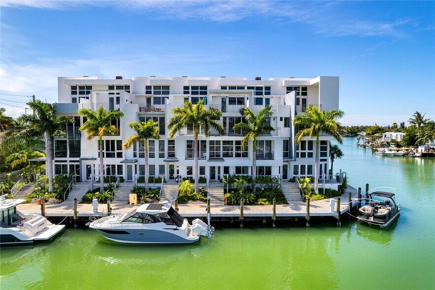 Building Photo - 31 N Shore Dr