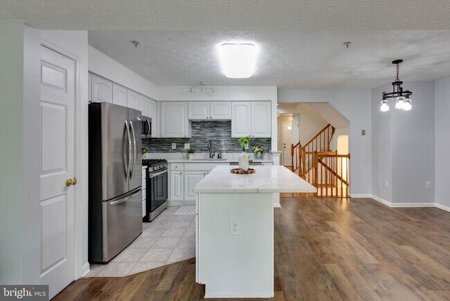 Building Photo - 8893 Papillon Dr