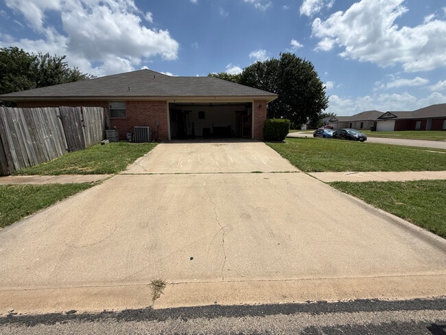 Building Photo - 4200 Lonesome Dove Dr
