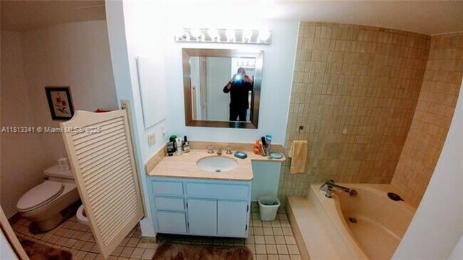 Building Photo - 251 Crandon Blvd