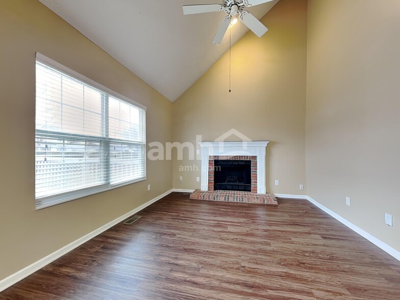 Building Photo - 2145 Blanton Dr
