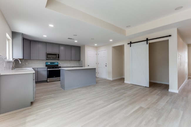 Building Photo - 1223 Evergreen Dr