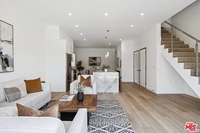 Building Photo - 957 Figueroa Terrace