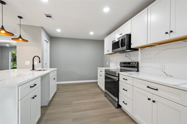 Building Photo - 14015 Cleobrook Dr