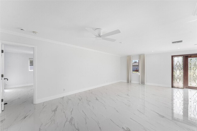 Building Photo - 2443 NE 26th St