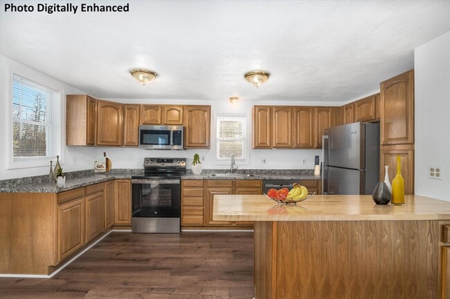 Building Photo - 657 W Swanzey Rd