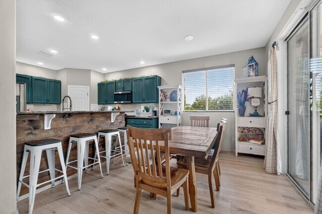 Building Photo - Amazing 5-Bedroom, 2.5-Bath Two Story Home in Stoneridge, PV