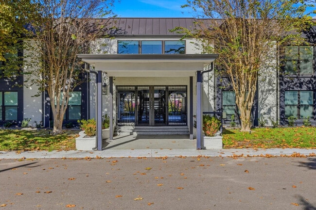 Building Photo - 3909 W Cleveland St