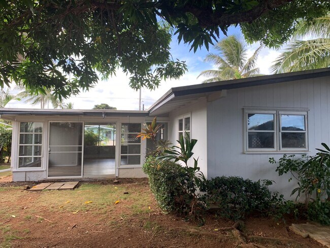 Building Photo - Kailua- Updated 3 bedroom 2 bath beautiful...