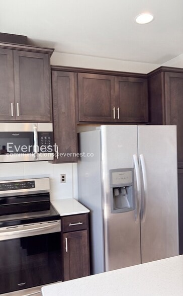 Building Photo - 1084 Noble Lp