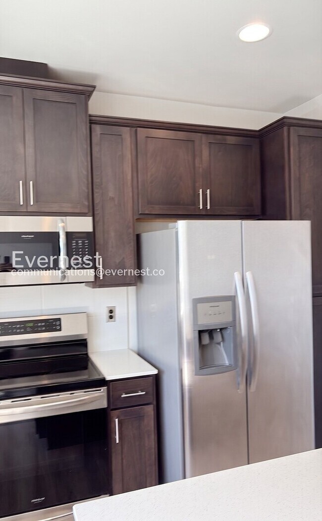 Building Photo - 2-Bed/2.5-Bath Townhome/Voucher Accepted/Available Soon!