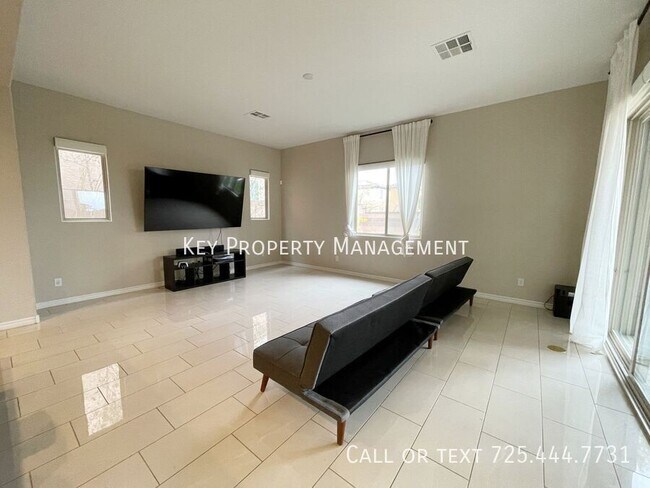 Building Photo - SPACIOUS AND UPGRADED 4 BEDROOM HOME NEAR ...