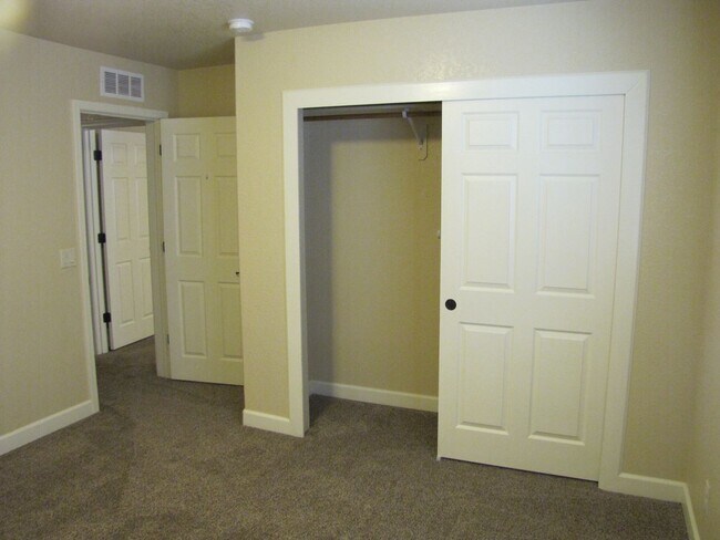 Building Photo - 5BR/2.5BA/3CG, 2808 sq.ft. home in Reflections at Valiente subdivision, Sierra Vista, AZ