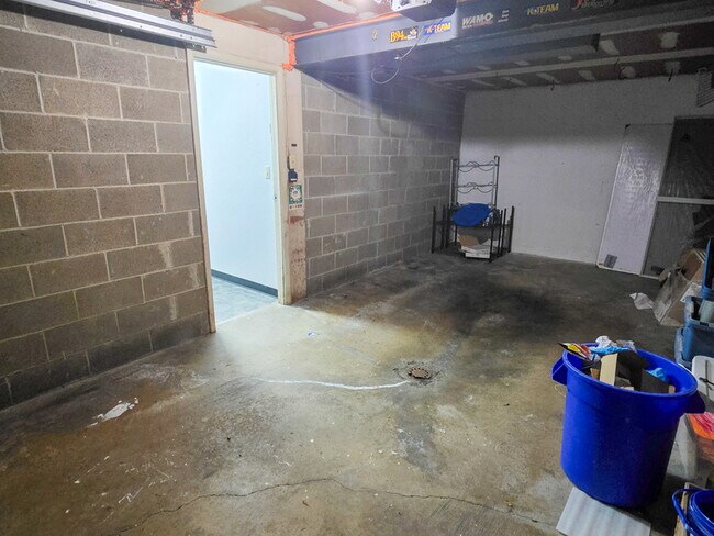 Building Photo - 408 Hazelnut Dr