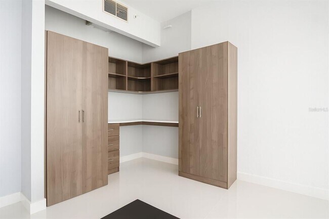 Building Photo - 150 E Robinson St