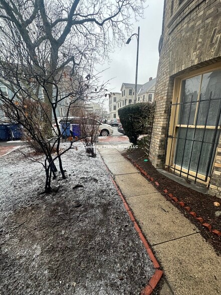 Building Photo - 387 Harvard St