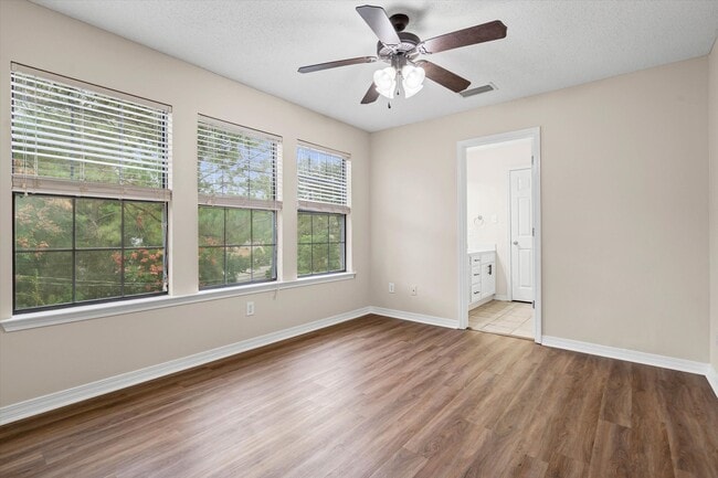 Building Photo - 57 Lake Shore Dr