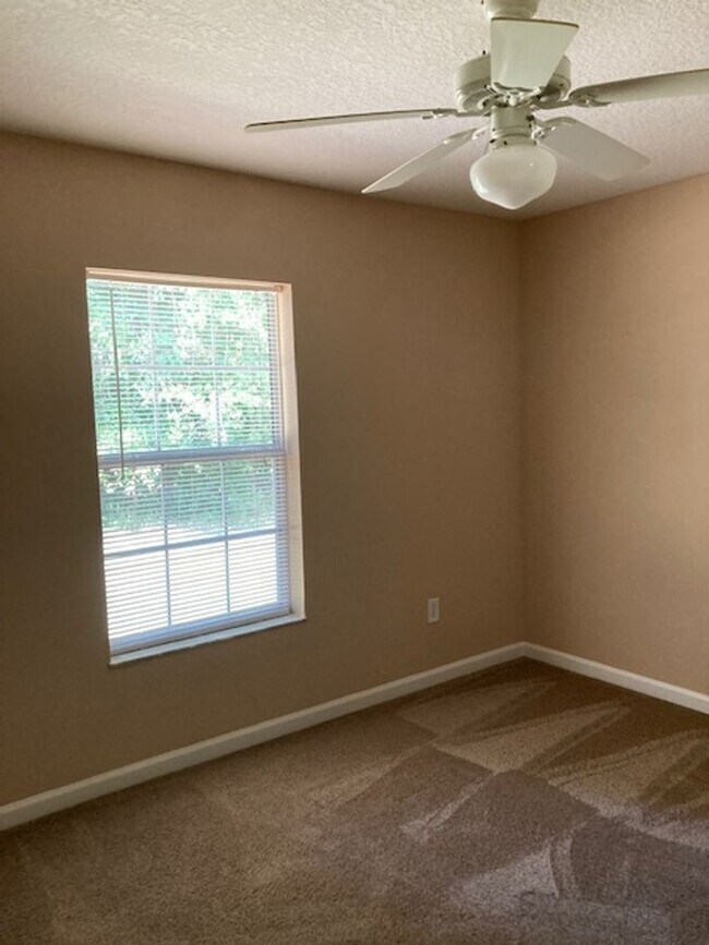 Building Photo - 7 Wells Pl