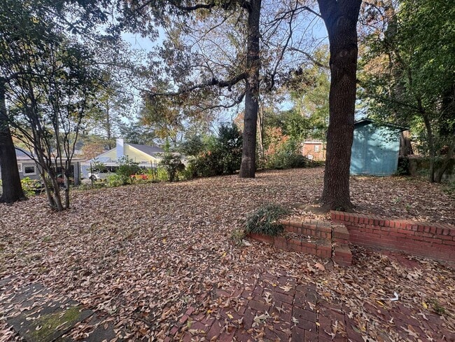 Building Photo - Adorable Home