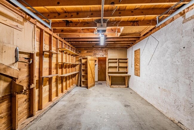 Building Photo - 624 Adams St NE